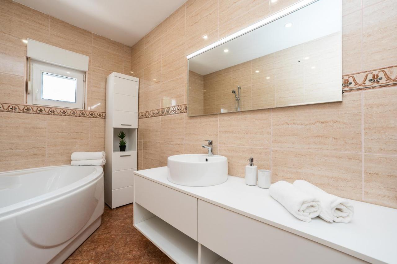 Apartmani Tomeri スタリグラード エクステリア 写真